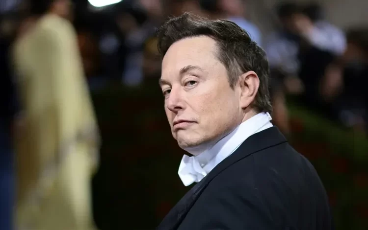 Tesla inicia operação de robotáxis nos EUA