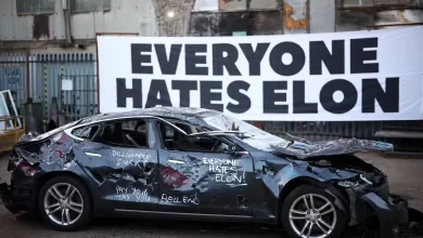 Crise de confiança envolvimento político de Musk derruba ações da Tesla e gera alerta entre investidores