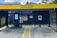 Busca por eletropostos cresce 309% no Brasil e acompanha avanço dos carros elétricos