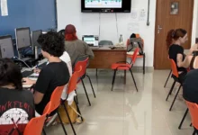 IA não poderá corrigir redações e provas dissertativas sozinha nas escolas; entenda as novas regras
