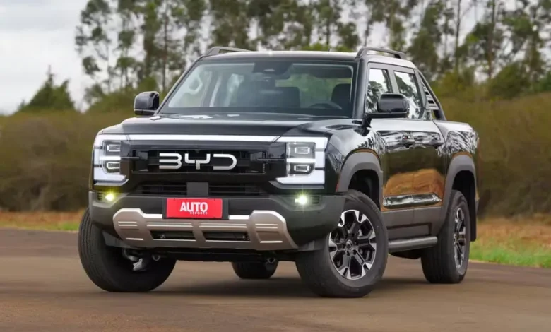 Especialista demonstra controle remoto de funções da BYD Shark e acende alerta para segurança dos carros conectados
