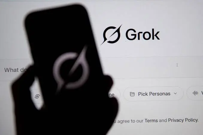 Grok ganha acesso a contas bancárias e investimentos por meio da Plaid