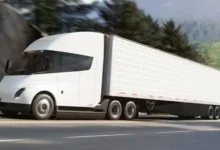 Tesla inicia produção em escala do Semi após anos de atrasos