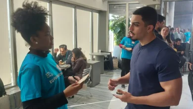 Escola da Nuvem e Pearson unem forças para preparar jovens para o mercado global de tecnologia