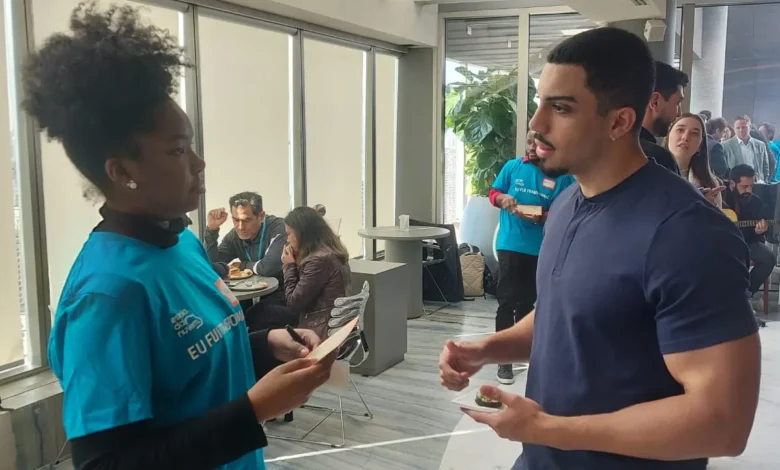 Escola da Nuvem e Pearson unem forças para preparar jovens para o mercado global de tecnologia