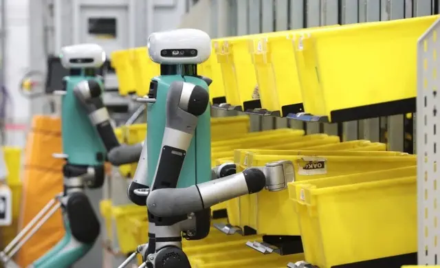 Robô humanoide Digit supera 65 mil horas de operação e avança da fase de testes para o trabalho real em fábricas e centros logísticos