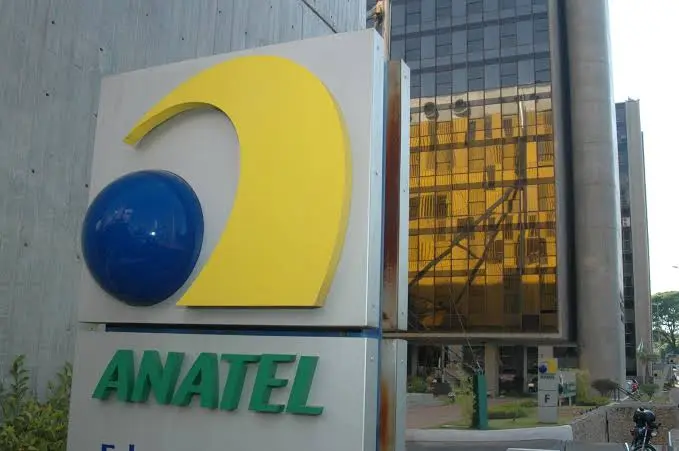 Anatel leva mais de 40 decisões relevantes para ambiente virtual e abre debate sobre transparência regulatória