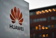Huawei suspende venda de novos chips de IA fora da China por limitações na produção
