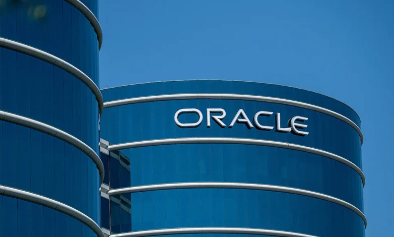 Oracle prepara nova rodada de demissões enquanto acelera investimentos bilionários em inteligência artificial