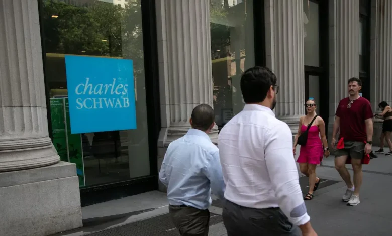 Charles Schwab bloqueia agentes de IA que tentam movimentar dinheiro de clientes