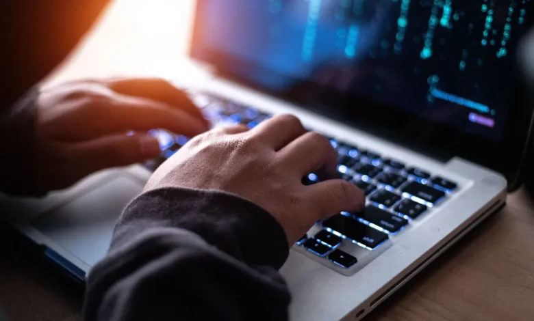 Hacker usa inteligência artificial para comprometer 25 servidores, aponta investigação