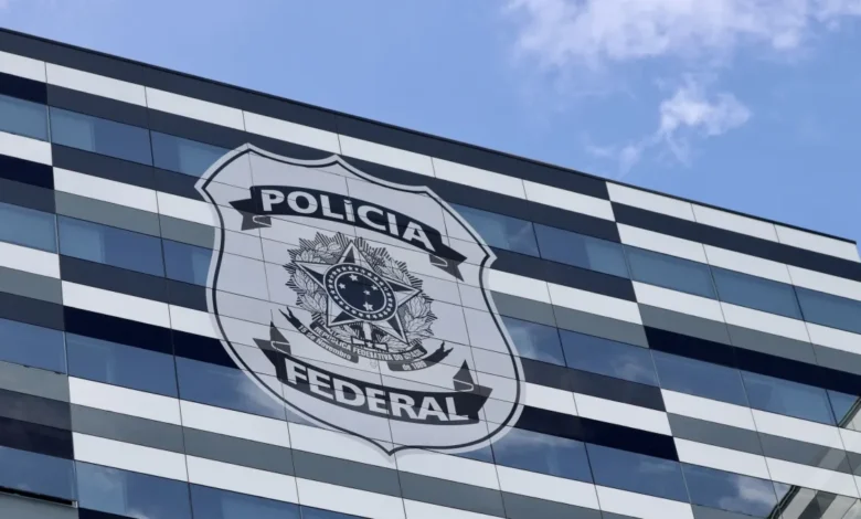Polícia Federal prende 19 pessoas em operação contra monopólio de internet do Comando Vermelho no Rio