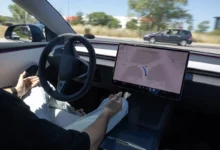 Tesla libera sistema de direção assistida para carros alugados pela Turo