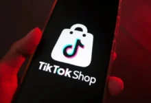 TikTok lança agente de compras com IA e permite comprar produtos do feed com um clique
