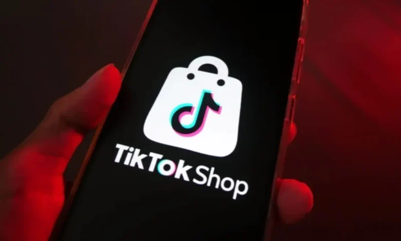 TikTok lança agente de compras com IA e permite comprar produtos do feed com um clique