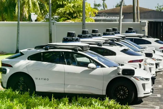 Waymo inicia transporte de passageiros com carros sem motorista em aeroporto de Las Vegas