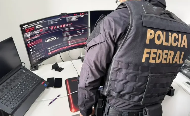 Polícia Federal prende suspeito de envolvimento em ataques de ransomware e extorsão