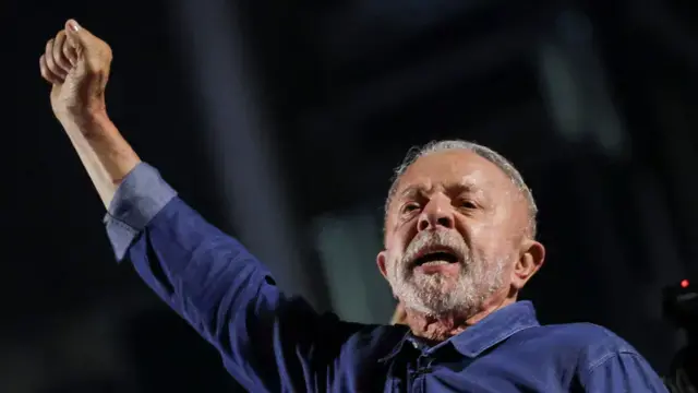 Lula anuncia regulamentação das redes sociais como prioridade do novo governo