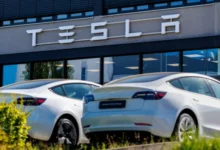 Tesla garante US$ 30 bilhões em linhas de crédito para acelerar Cybercab e robô Optimus